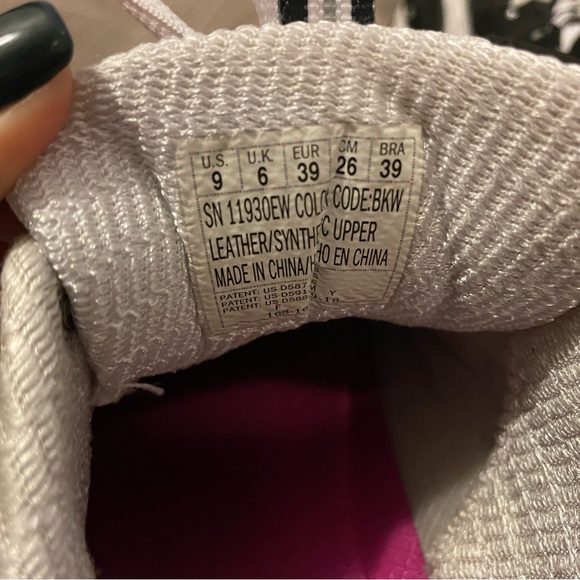 Sketchers worn 3-5 times - Picture 4 of 5